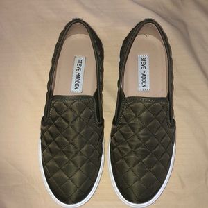 Steve Madden slip on (army green)